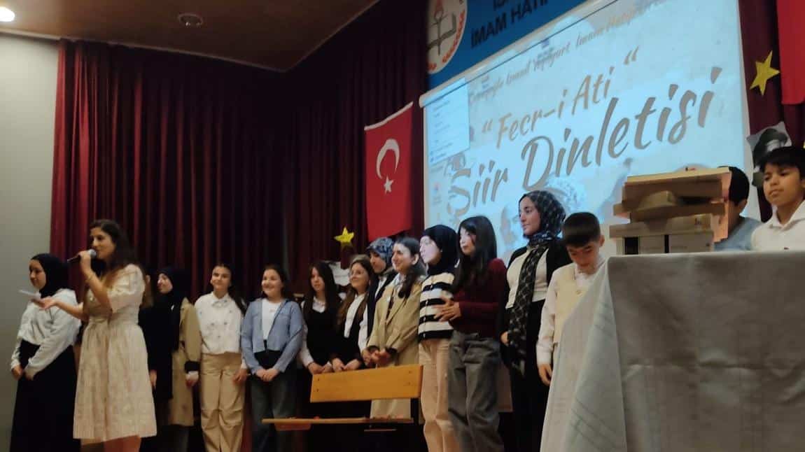 Okulumuz Öğretmen ve Öğrencileriyle Birlikte Şiir Dinletisi Yaptık